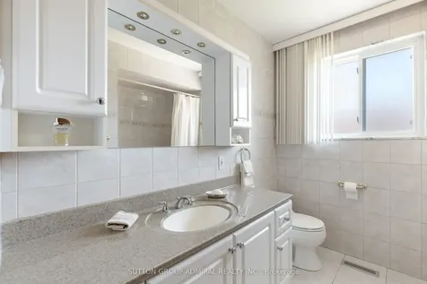 230 Derrydown Road Toronto ON M3J 1S1