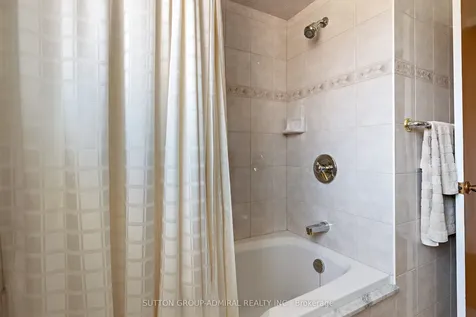 230 Derrydown Road Toronto ON M3J 1S1