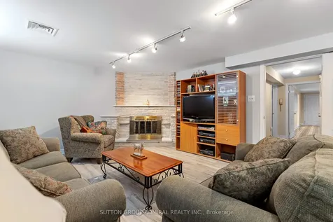 230 Derrydown Road Toronto ON M3J 1S1
