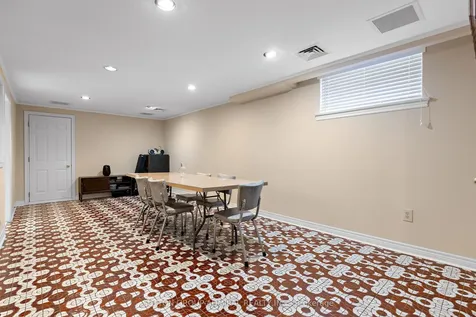 230 Derrydown Road Toronto ON M3J 1S1