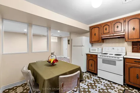 230 Derrydown Road Toronto ON M3J 1S1