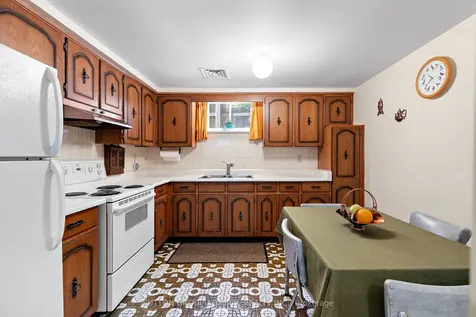 230 Derrydown Road Toronto ON M3J 1S1