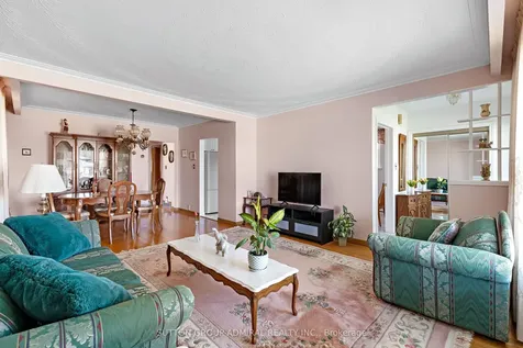 230 Derrydown Road Toronto ON M3J 1S1