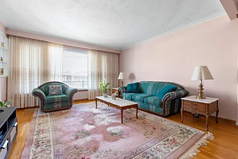 230 Derrydown Road Toronto ON M3J 1S1