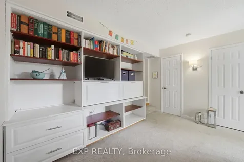 1010 Walden Circle Mississauga ON L5J 4J9