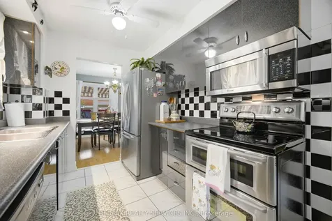 17 Metzak Drive Brampton ON L6Z 4N3