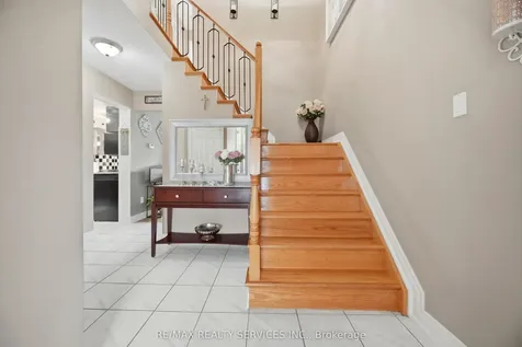 17 Metzak Drive Brampton ON L6Z 4N3