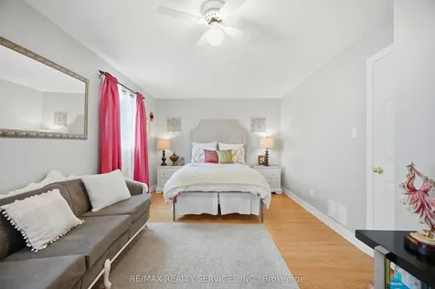 17 Metzak Drive Brampton ON L6Z 4N3