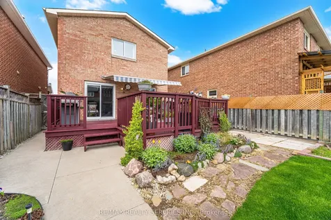 17 Metzak Drive Brampton ON L6Z 4N3