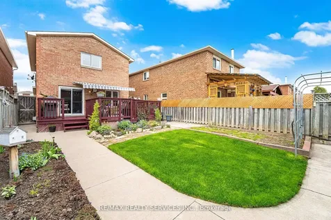 17 Metzak Drive Brampton ON L6Z 4N3