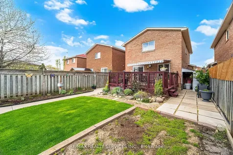 17 Metzak Drive Brampton ON L6Z 4N3