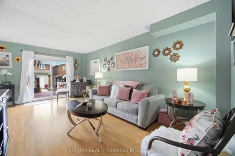 17 Metzak Drive Brampton ON L6Z 4N3