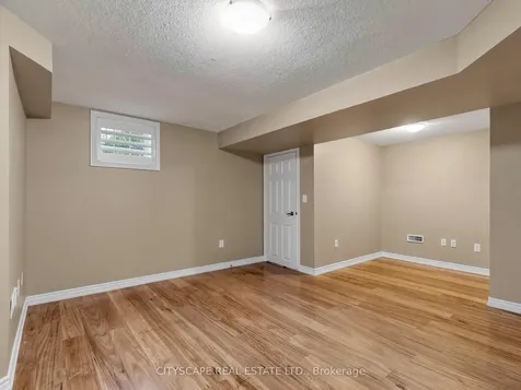 3740 Nightstar Drive Mississauga ON L5M 7Z7