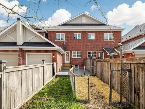 3740 Nightstar Drive Mississauga ON L5M 7Z7