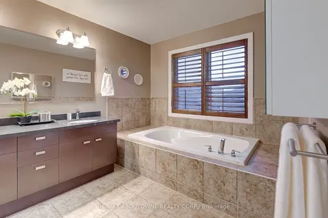 310 Leitch Landing Milton ON L9T 7M9