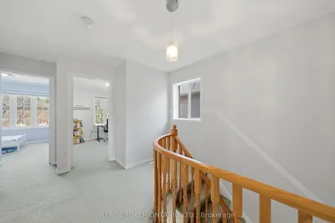 1860 Creek Way Burlington ON L7L 6P9