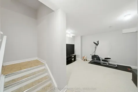 1860 Creek Way Burlington ON L7L 6P9
