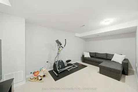 1860 Creek Way Burlington ON L7L 6P9