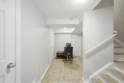 1860 Creek Way Burlington ON L7L 6P9