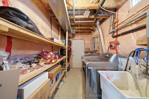 1860 Creek Way Burlington ON L7L 6P9