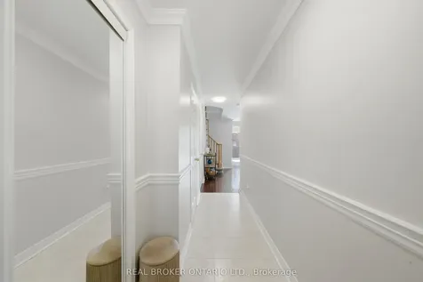 1860 Creek Way Burlington ON L7L 6P9