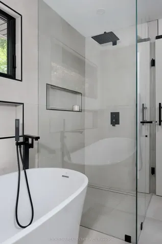 1113 Greenoaks Drive Mississauga ON L5J 3A1