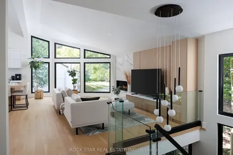 1113 Greenoaks Drive Mississauga ON L5J 3A1