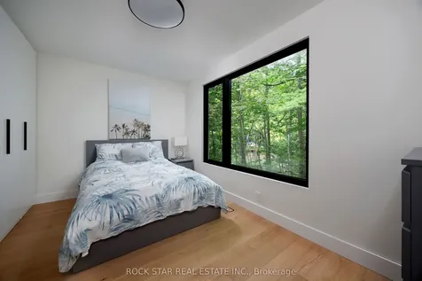 1113 Greenoaks Drive Mississauga ON L5J 3A1
