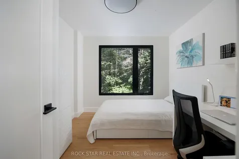 1113 Greenoaks Drive Mississauga ON L5J 3A1