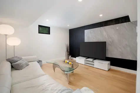 1113 Greenoaks Drive Mississauga ON L5J 3A1