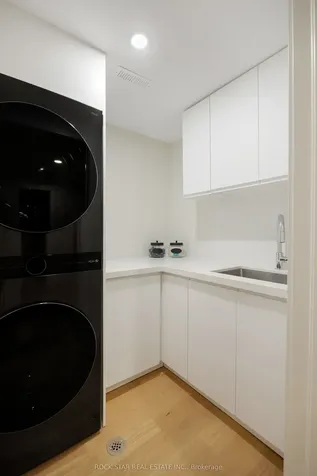 1113 Greenoaks Drive Mississauga ON L5J 3A1