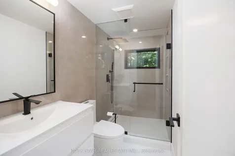 1113 Greenoaks Drive Mississauga ON L5J 3A1