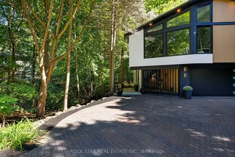 1113 Greenoaks Drive Mississauga ON L5J 3A1