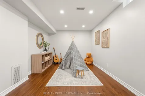 2172 Margot Street Oakville ON L6H 3M1