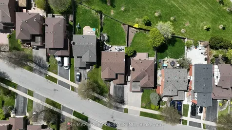 2172 Margot Street Oakville ON L6H 3M1