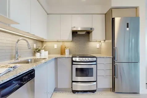 160 Flemington Road Toronto ON M6A 1N6