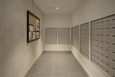 160 Flemington Road Toronto ON M6A 1N6