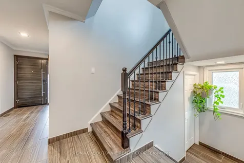 1209 Old Oak Drive Oakville ON L6M 3K6