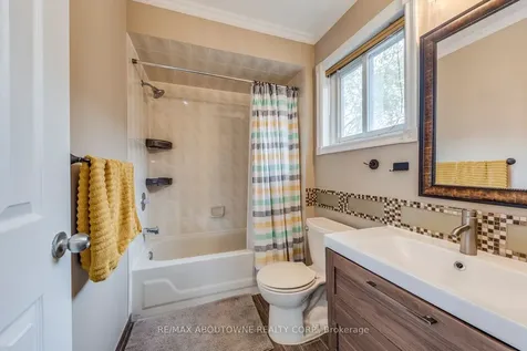 1209 Old Oak Drive Oakville ON L6M 3K6