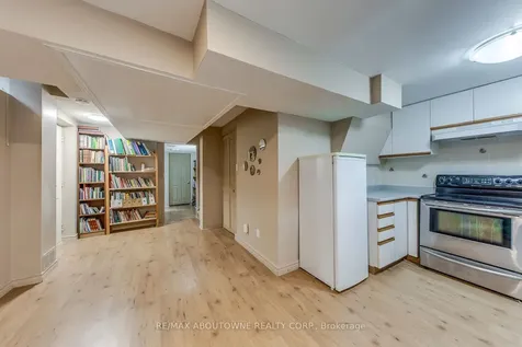 1209 Old Oak Drive Oakville ON L6M 3K6