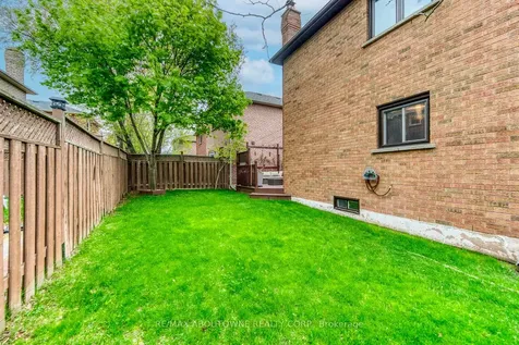 1209 Old Oak Drive Oakville ON L6M 3K6