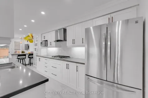 6050 Bidwell Trail Mississauga ON L5V 1V6