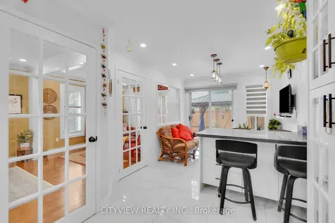 6050 Bidwell Trail Mississauga ON L5V 1V6