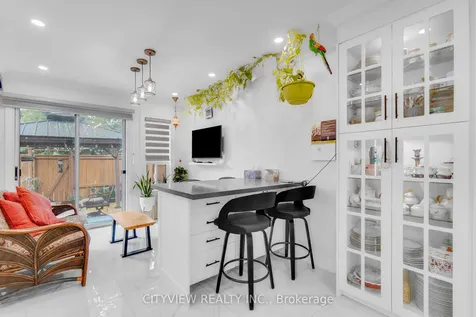 6050 Bidwell Trail Mississauga ON L5V 1V6