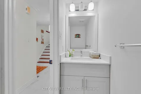 6050 Bidwell Trail Mississauga ON L5V 1V6