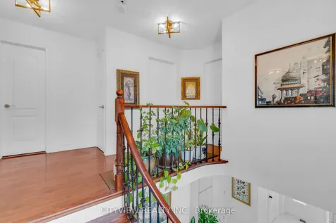 6050 Bidwell Trail Mississauga ON L5V 1V6