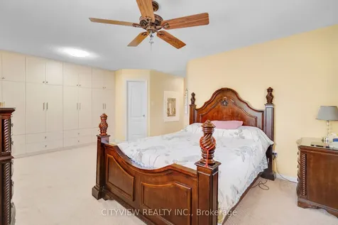 6050 Bidwell Trail Mississauga ON L5V 1V6