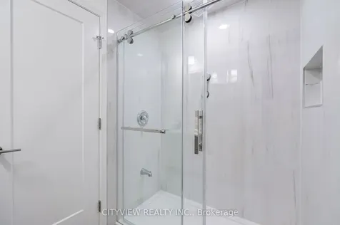 6050 Bidwell Trail Mississauga ON L5V 1V6