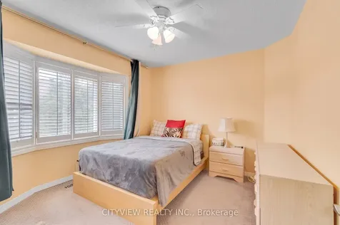 6050 Bidwell Trail Mississauga ON L5V 1V6