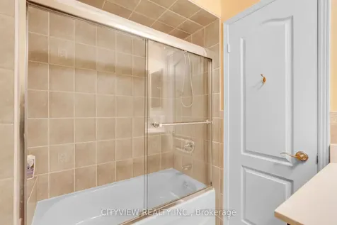 6050 Bidwell Trail Mississauga ON L5V 1V6